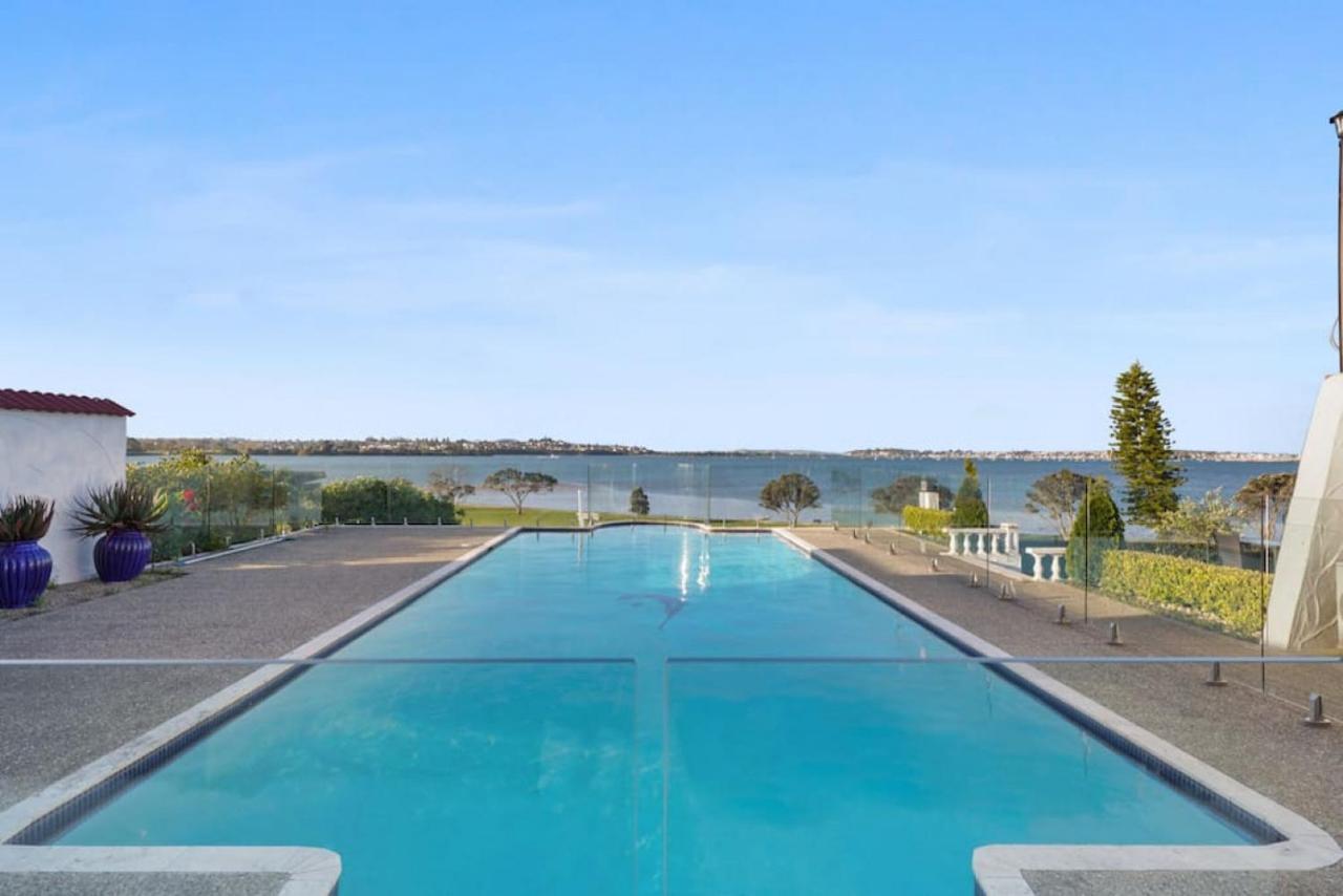 Magnificent Beachfront Mansion - Pool - Fireplace Окленд Экстерьер фото